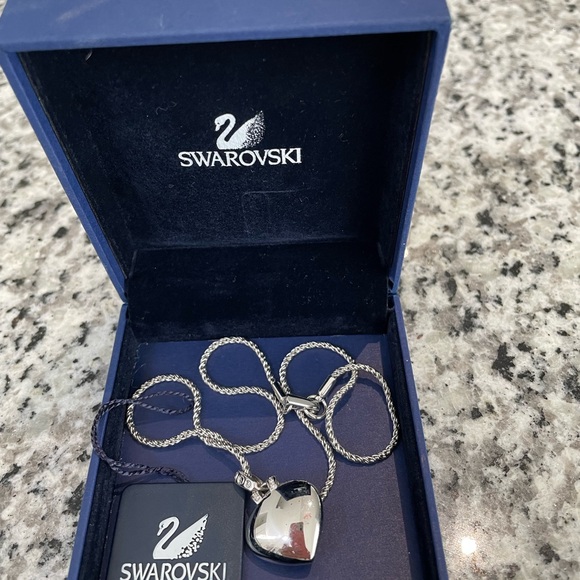 VINTAGE OCEANIC RED HEART NECKLACE BY SWAROVSKI - Picture 5 of 7